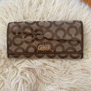 Coach wallet*** pre-owned
